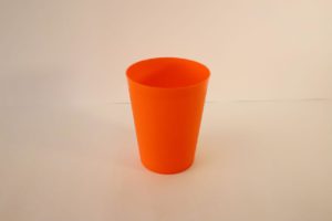 Пластиковий стакан червоний
